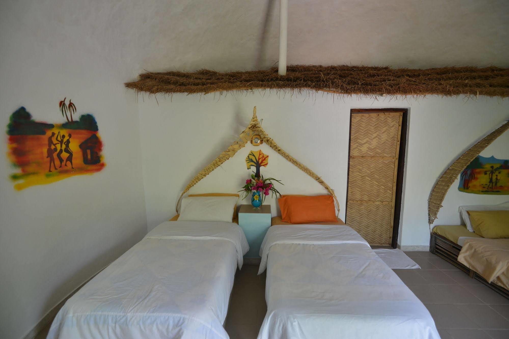 Footsteps Eco-Lodge Gunjur Exterior photo