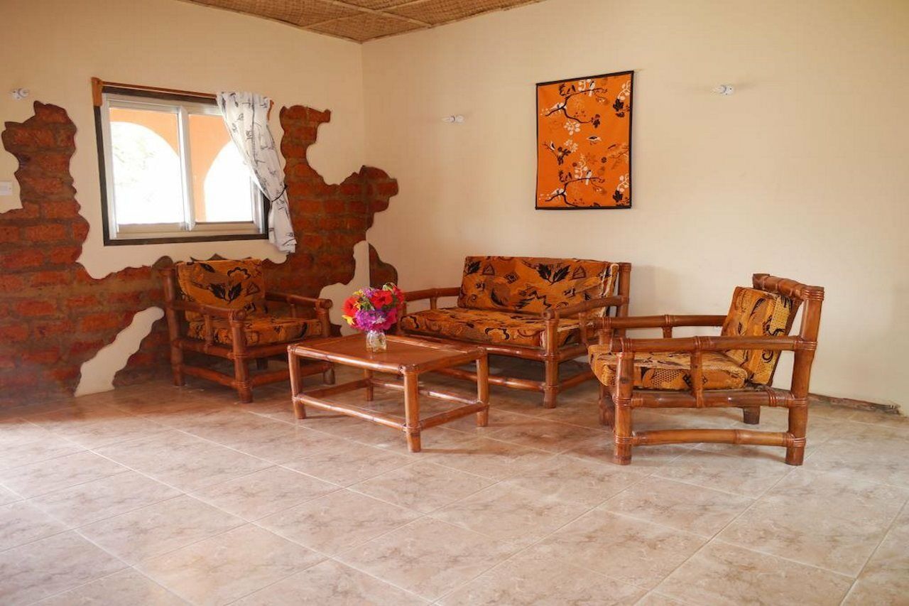 Footsteps Eco-Lodge Gunjur Exterior photo
